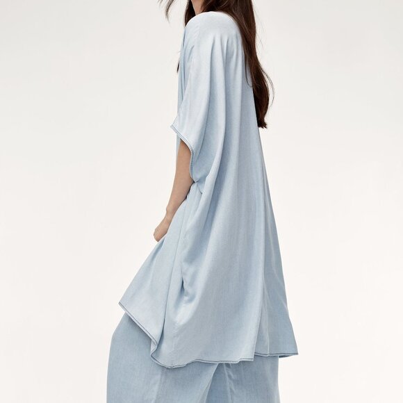 🇨🇦 Aritzia Azure Skies Aitken Blouse - Picture 5 of 14